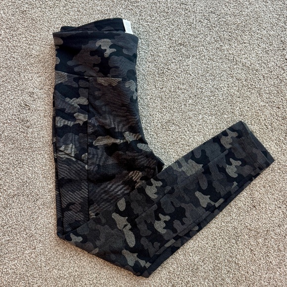 cabi ATC Legging, #3931, EUC, M, Camo (gray/black) - Picture 7 of 8